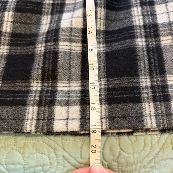 Vintage Anne Klein Black and White Plaid Wool Wrap Skirt Fringe Size 10 USA - Picture 3 of 7